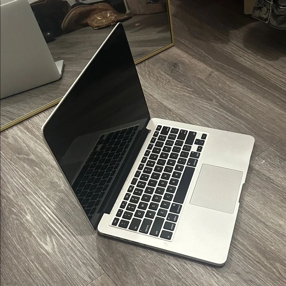 Apple MacBook Pro in Sleek Silver